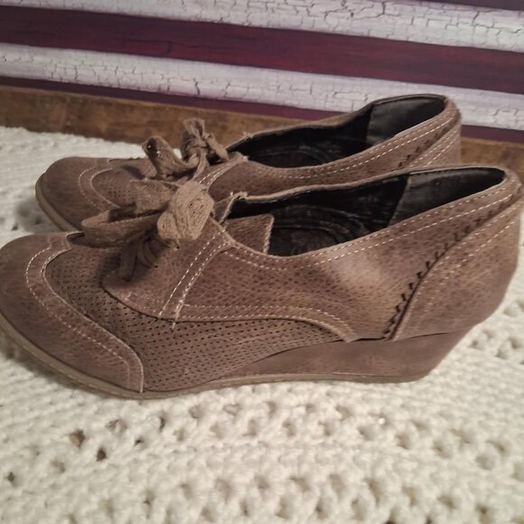 NOT RATED BRAND LADIES WEDGE SHOES-SIZE 9--NWOT - Picture 3 of 6